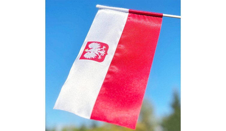 Polska flaga  z godłem wykonana z atlasu 13cm * 22cm